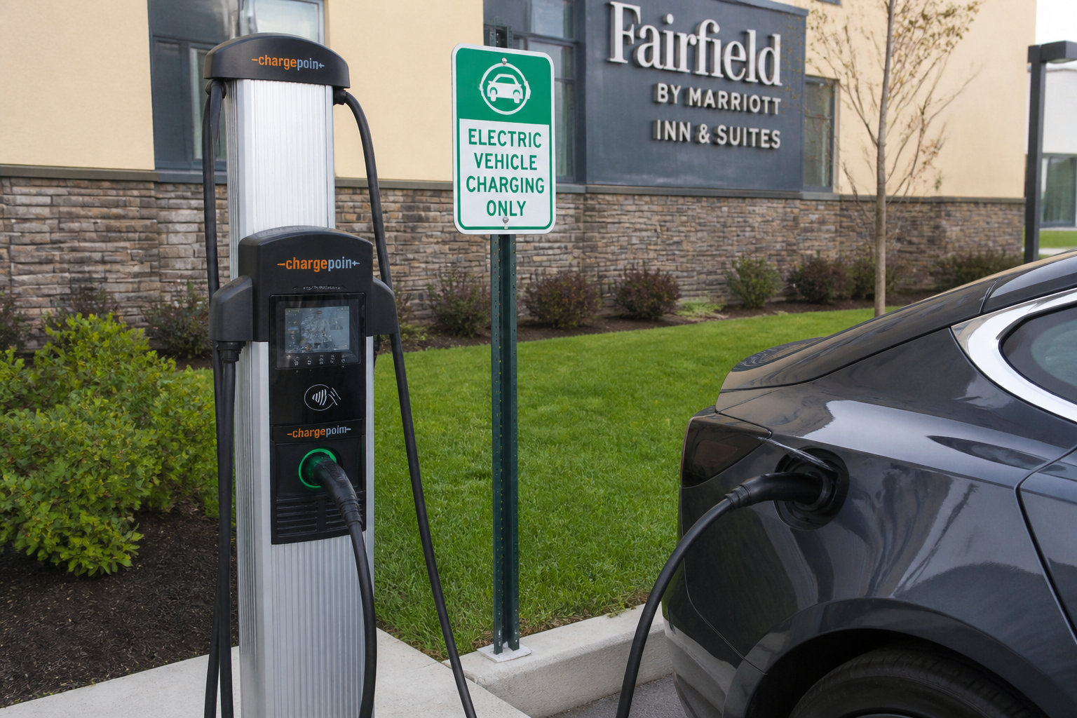Pourquoi choisir une borne de recharge électrique dans le Verdon pour votre hôtel ?