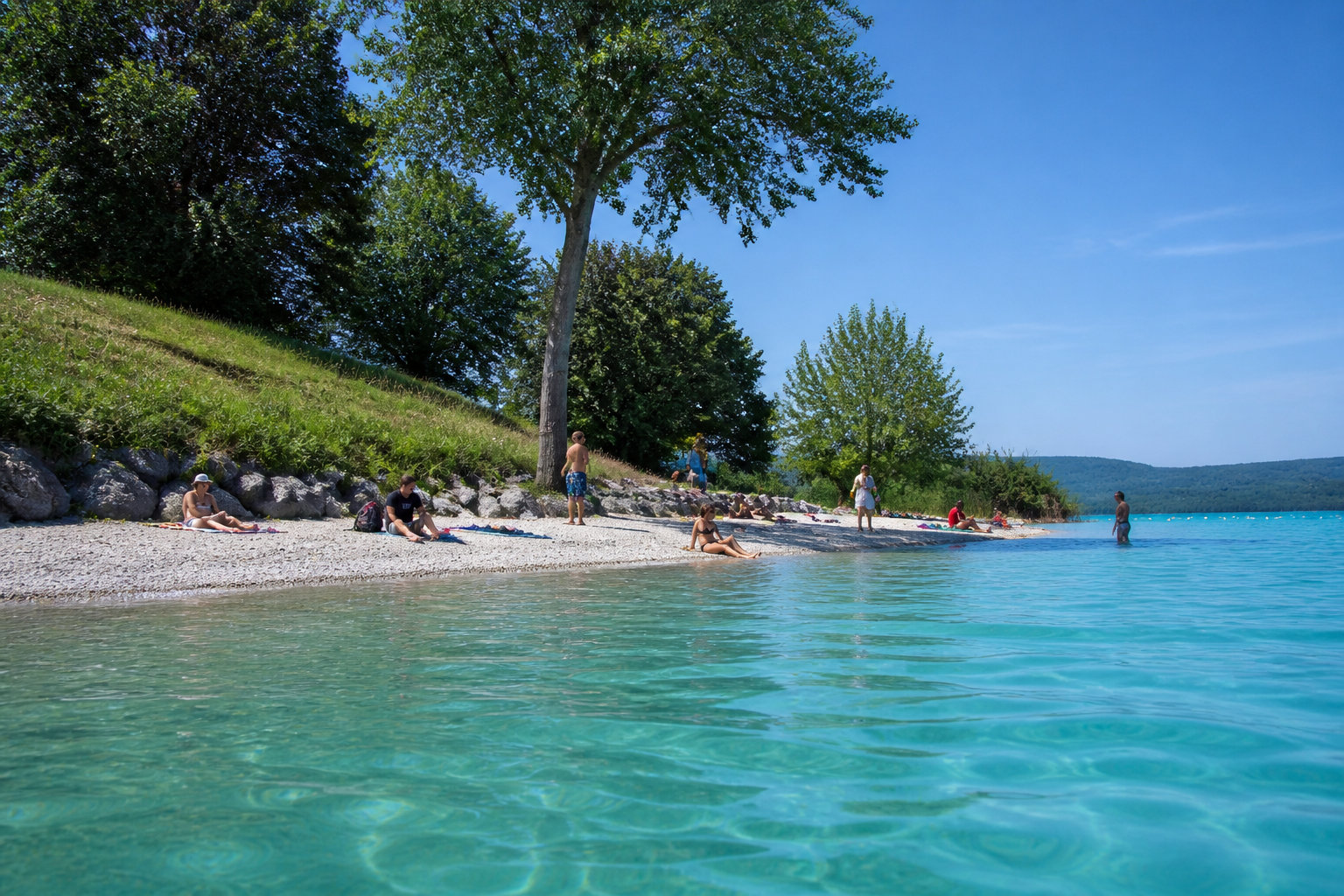 Plage Margaridon aux Salles-sur-Verdon pour les familles