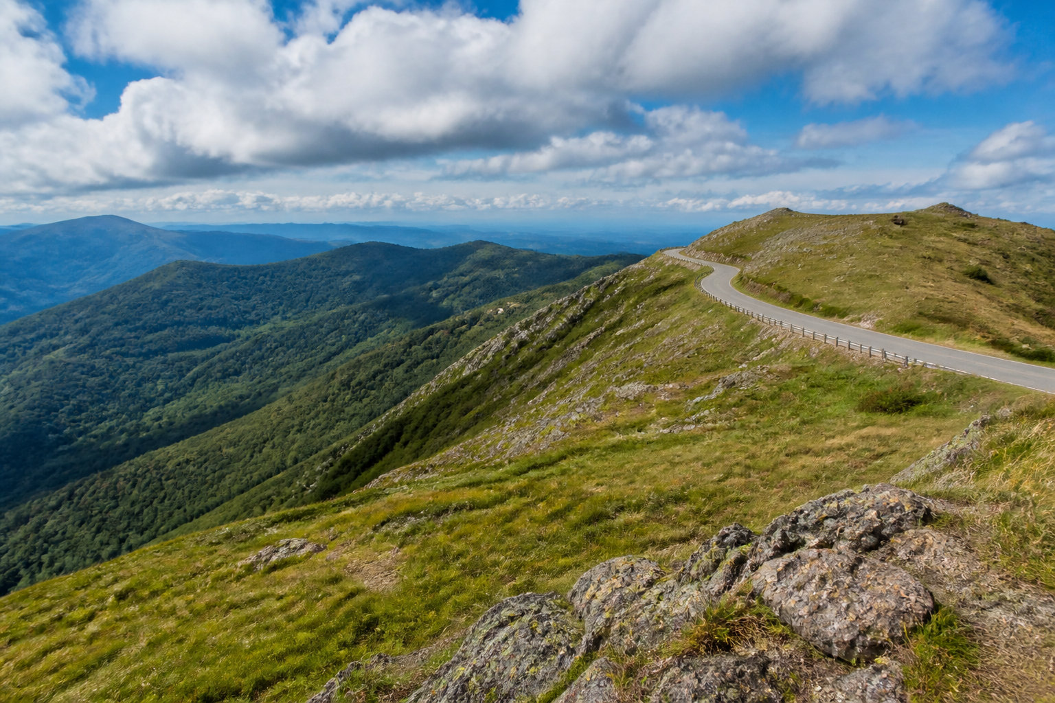 🏔️ Où loger pour la route des crêtes : choisir sa base stratégique