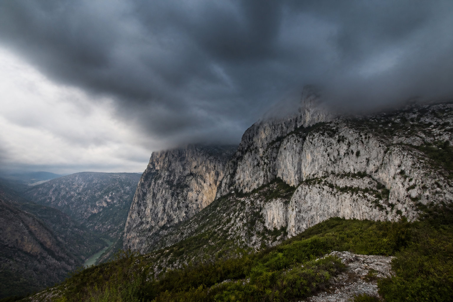 Météo et micro-climats : apprivoiser les contrastes thermiques du canyon