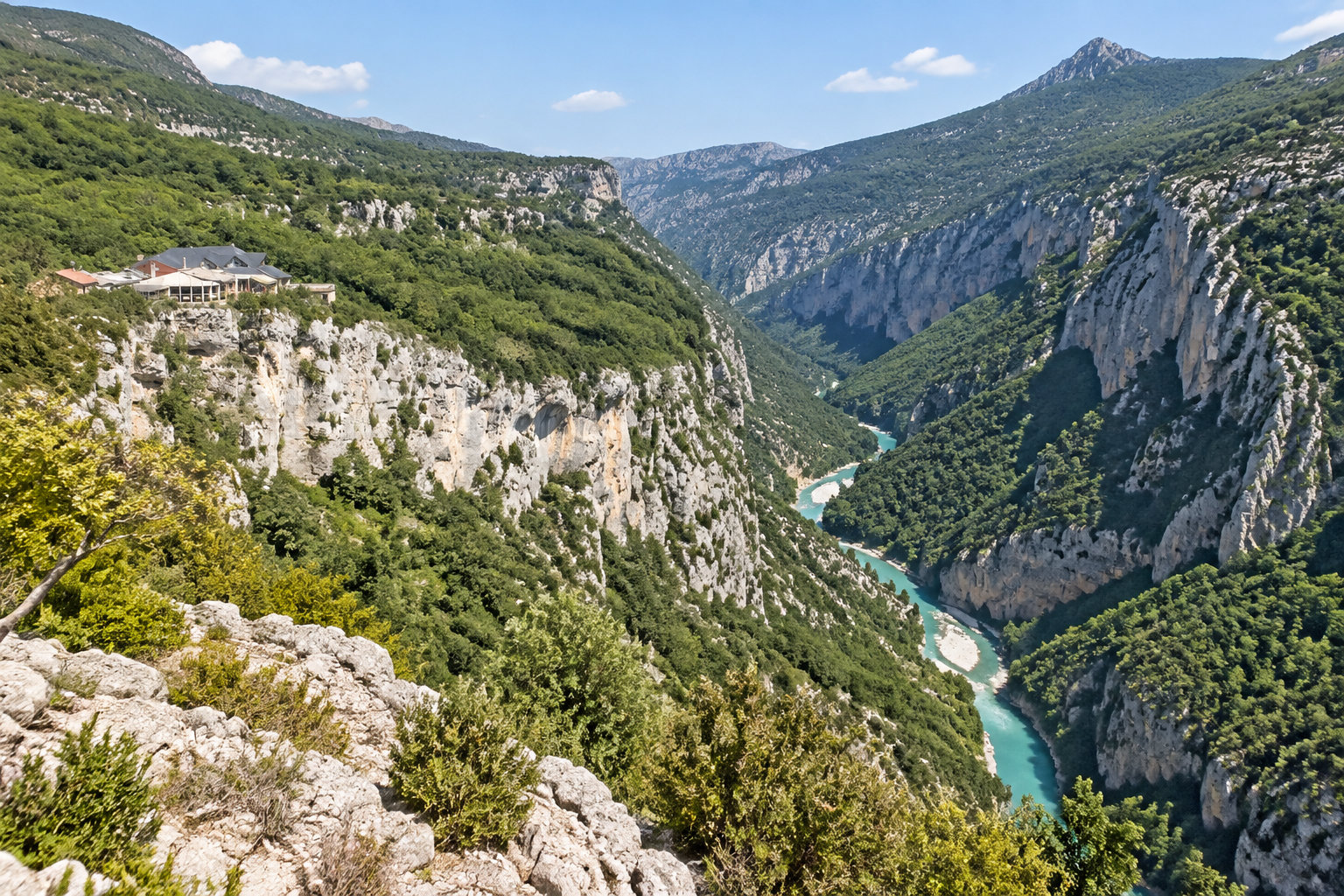 Panorama des gorges depuis la corniche de la D71, près du Grand Canyon du Verdon à Aiguines.