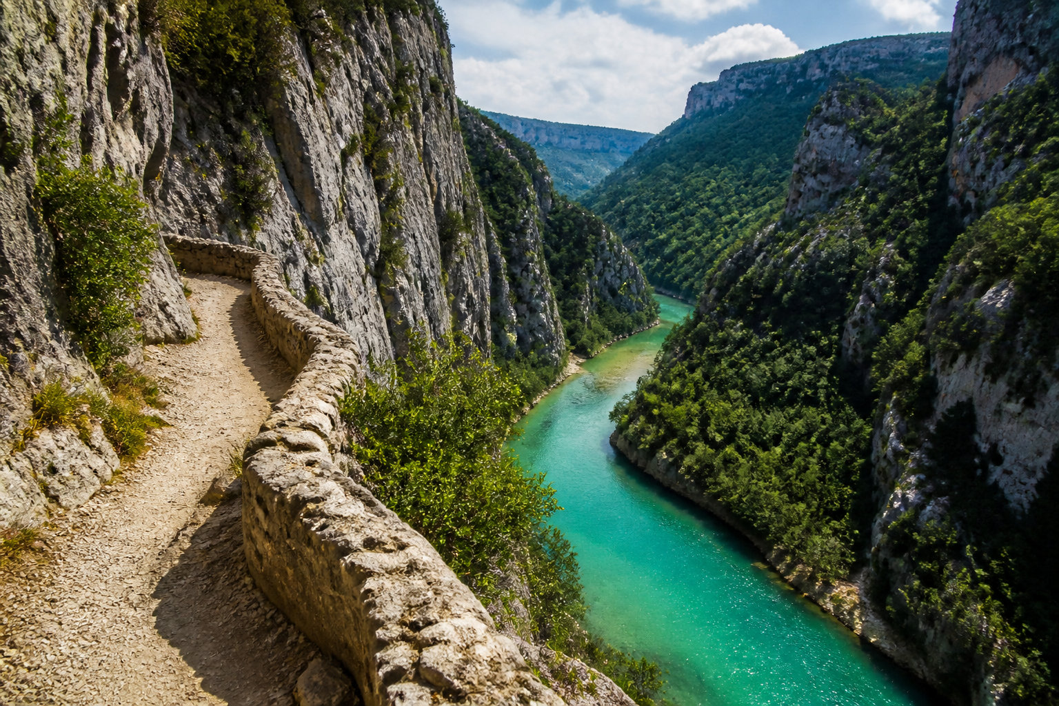 3 étapes clés d'un itinéraire entre canyon et villages perchés